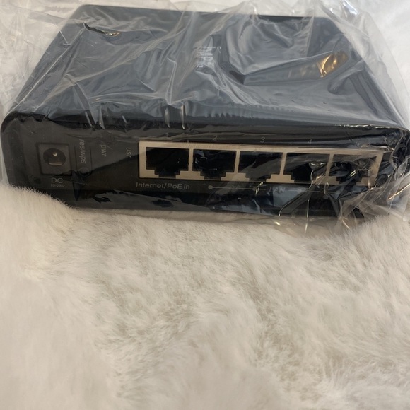 MikroTik hAP ac lite Dual-concurrent Access Point (RB952Ui-5ac2nD-US) - Picture 2 of 5